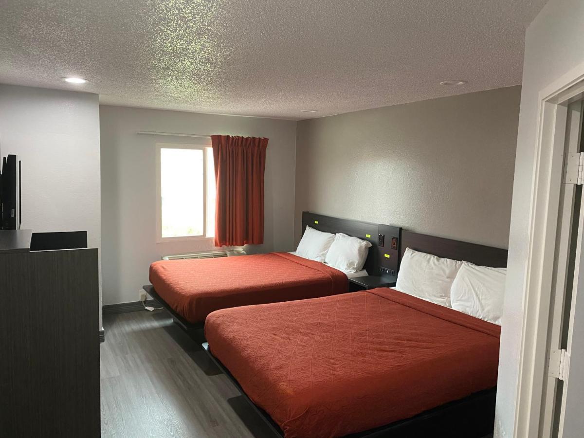 Queen Room with Two Queen Beds - Disability Access - Non-Smoking