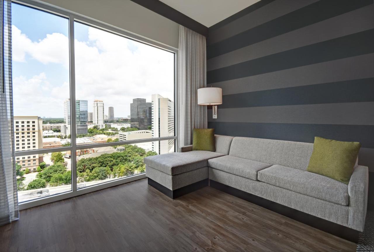 King Suite High Floor Skyline View