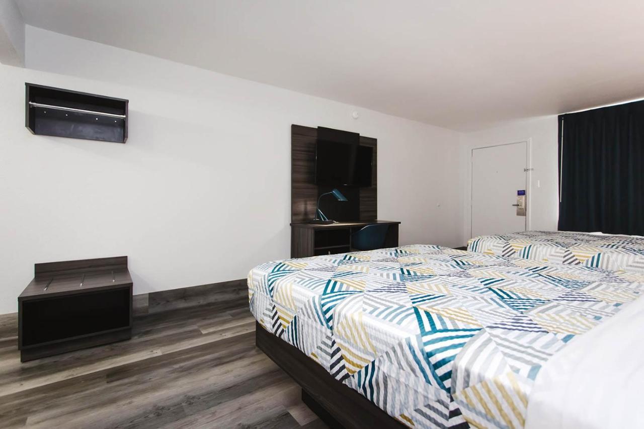 2 Queen Beds | Non-Smoking Kitchen