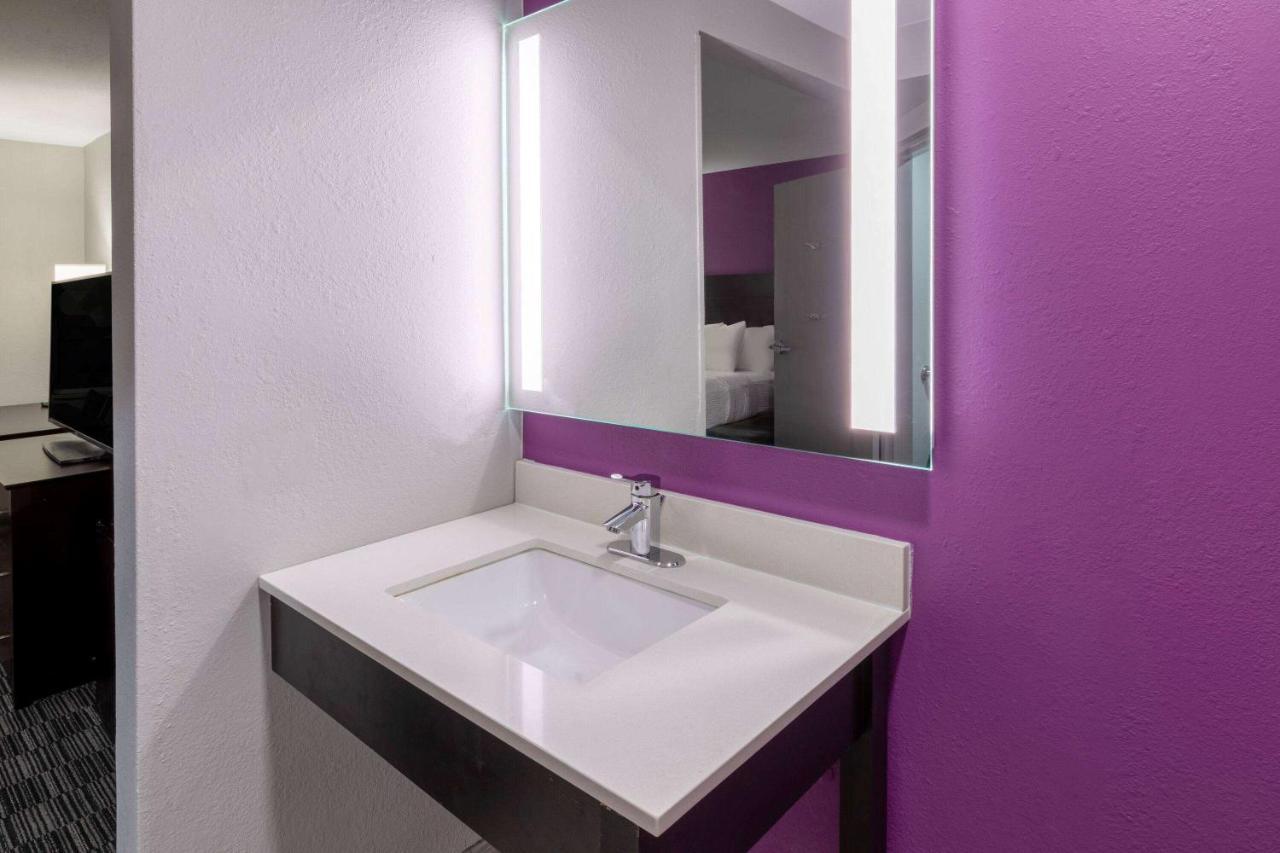 Double Room Full Bed Mobility Hearing Impaired Accessible or Non-Smoking