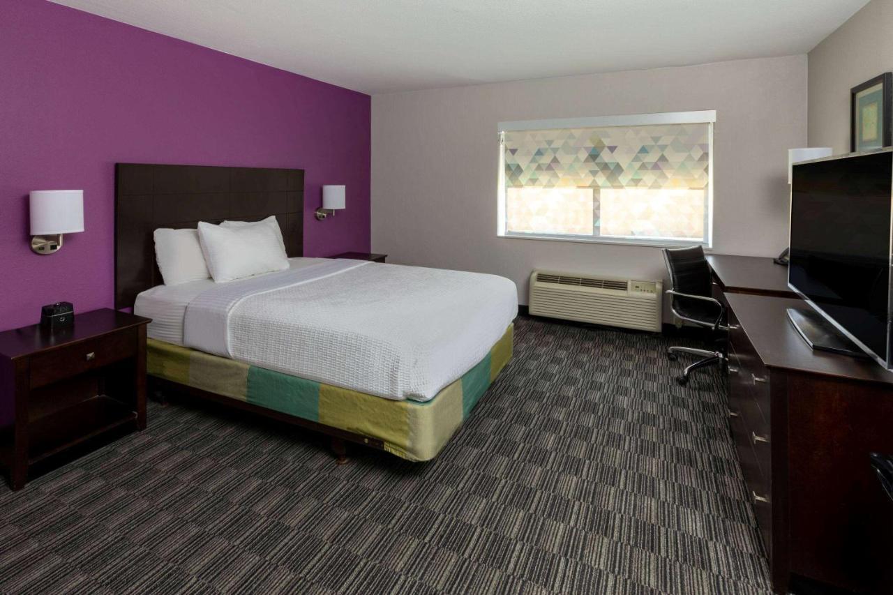 Double Room Full Bed Mobility Hearing Impaired Accessible or Non-Smoking