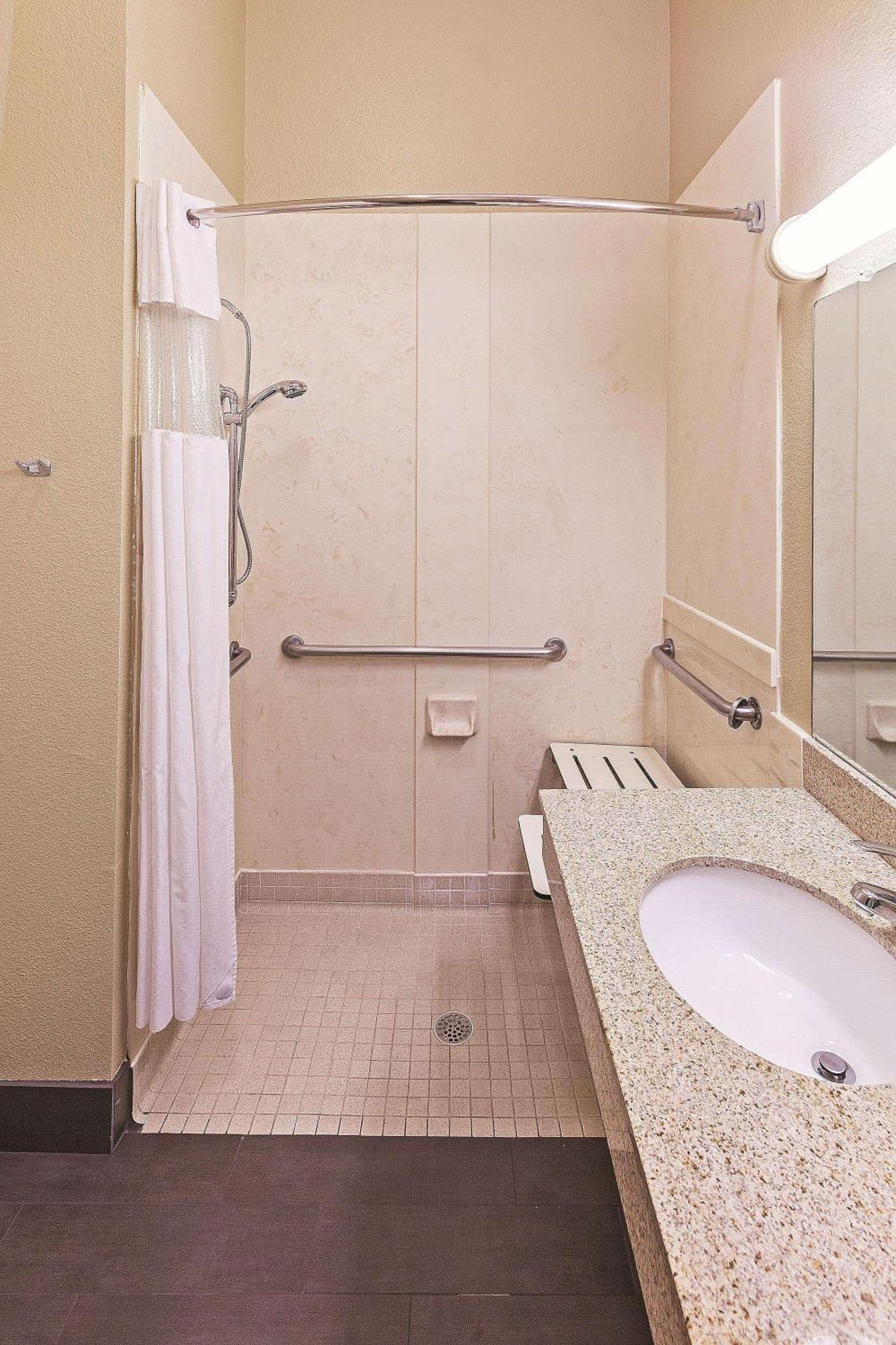 King Room with Roll-In Shower - Mobility/Hearing Accessible - Non-Smoking,1574758919:JPEG