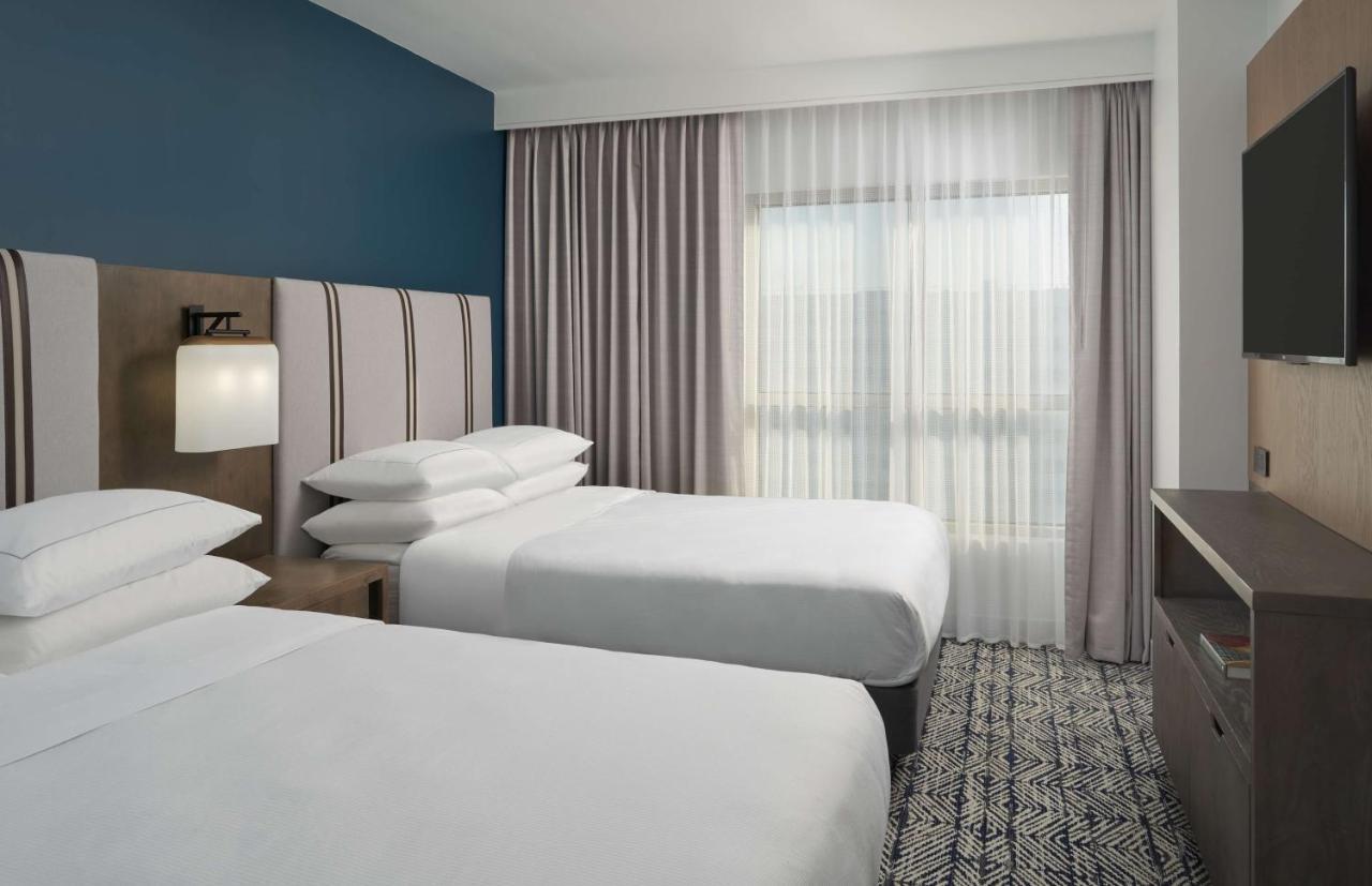 Two-Room Suite Two Queen Beds City View