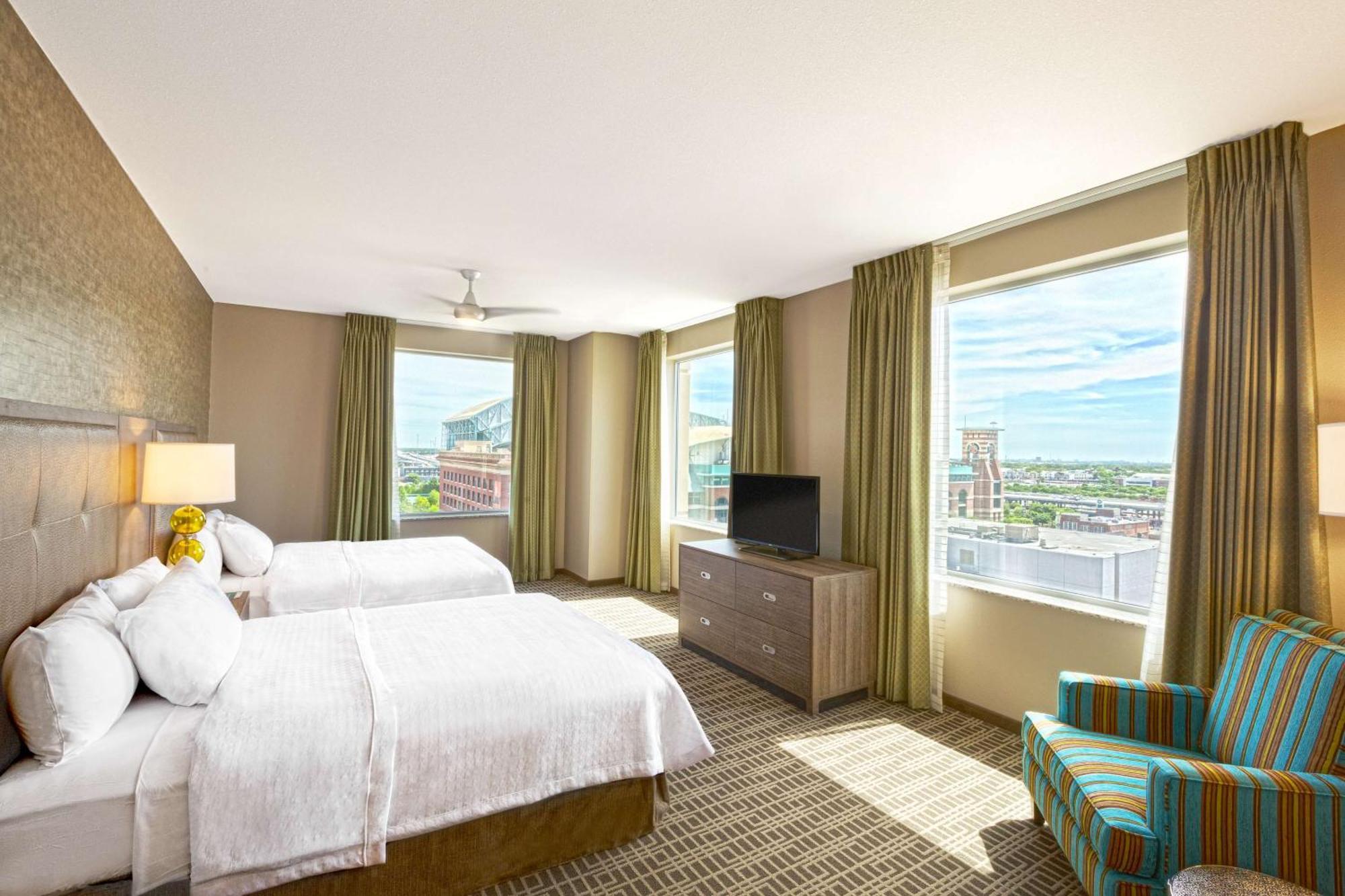 One-Bedroom Queen Suite with Two Queen Beds - Non-Smoking,1500851068:JPEG