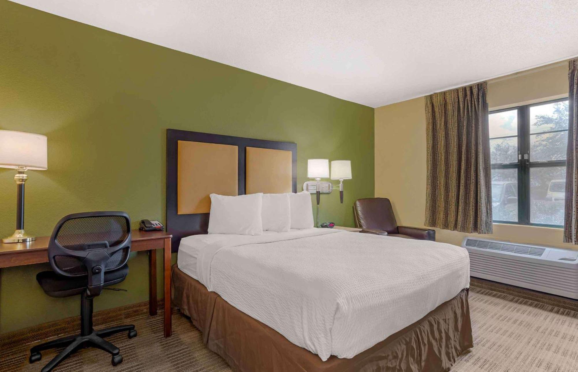 Queen studio with 1 Queen Bed - Disability Access/Non-Smoking