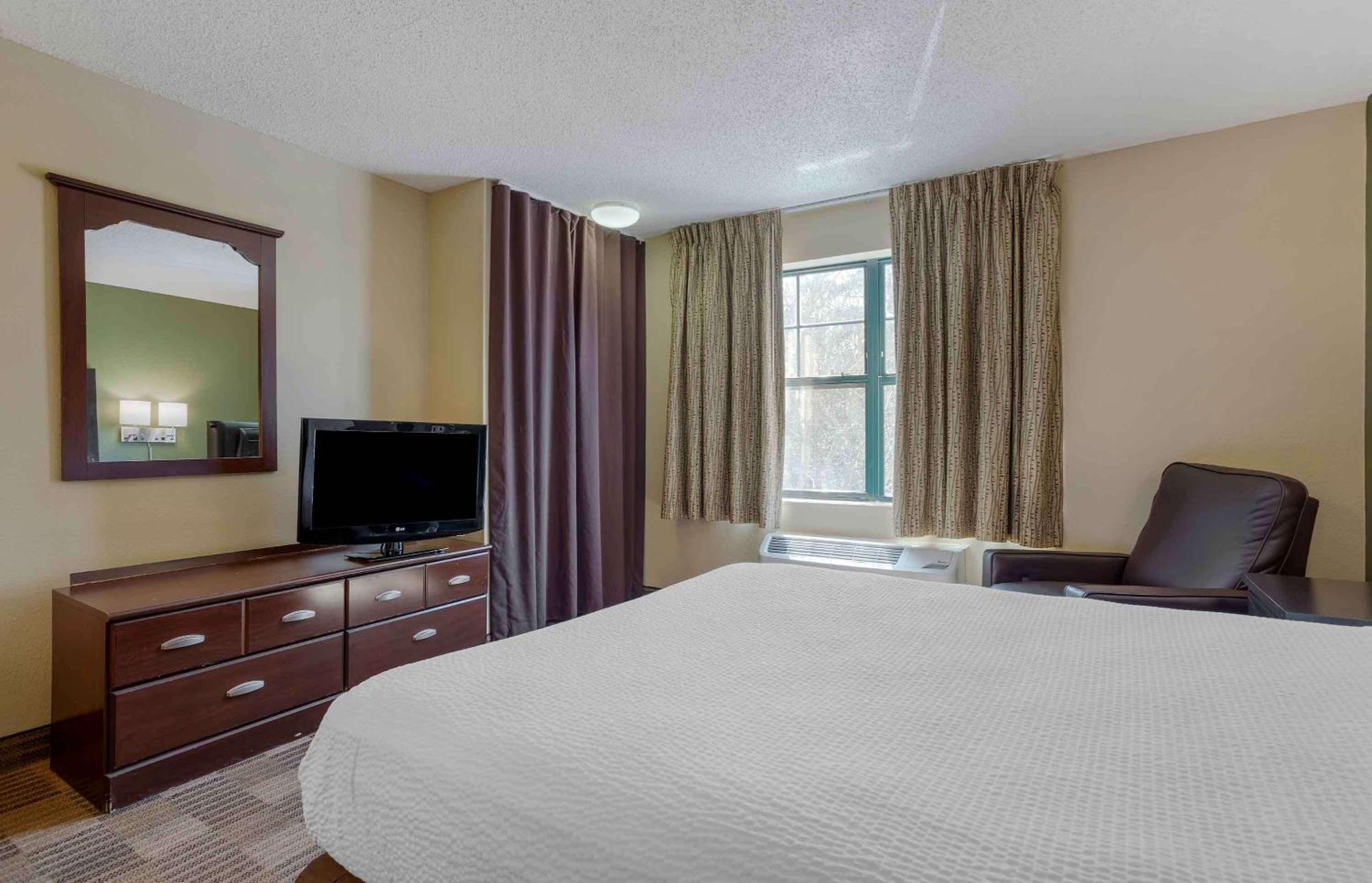 Queen studio with 1 Queen Bed - Disability Access/Non-Smoking