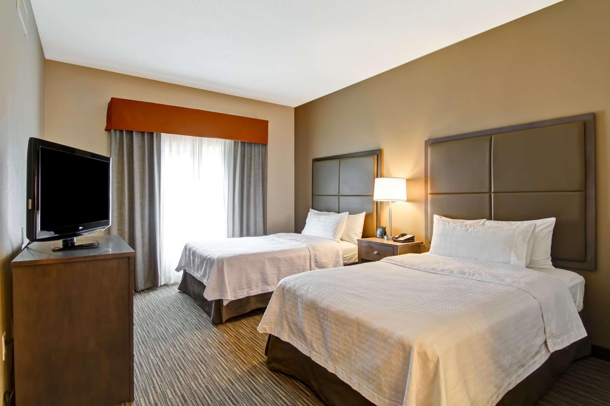 Suite with Two Double Beds and Bath Tub - Mobility and Hearing Access/Non-Smoking