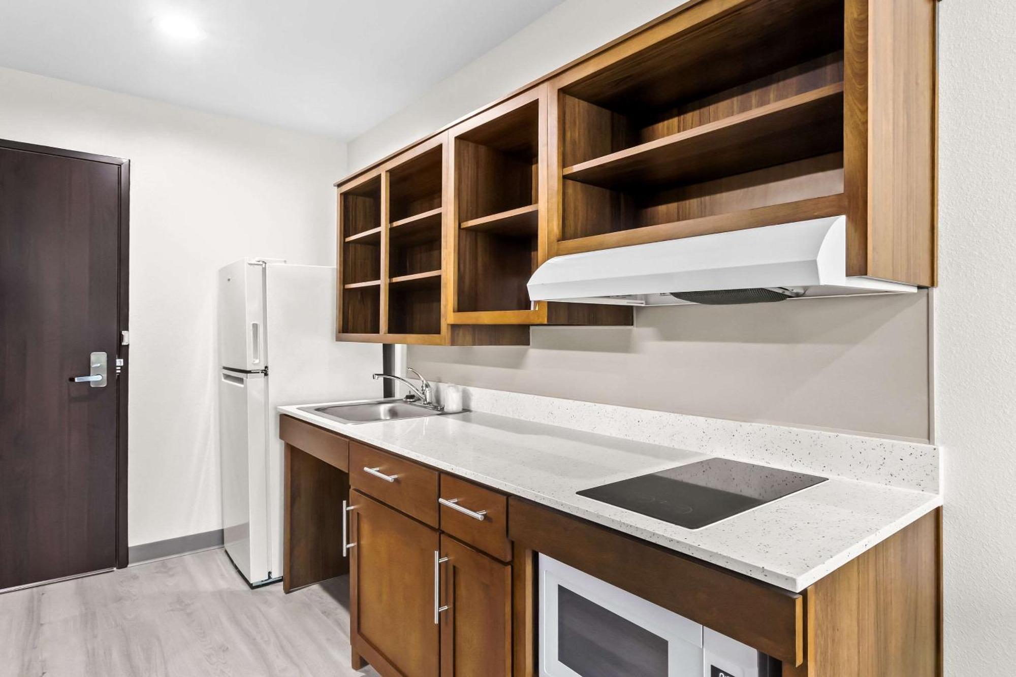 Queen Suite with Tub - Disability Access/Non Smoking