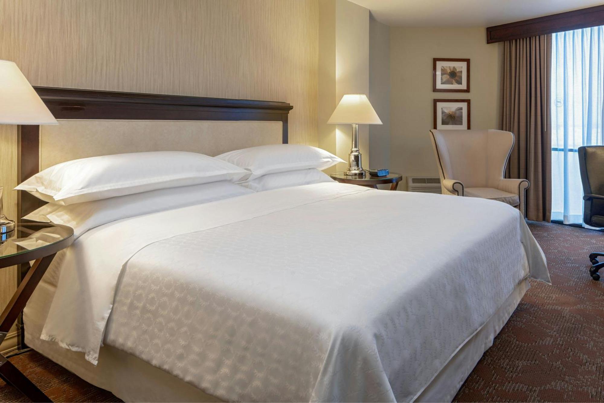 Traditional, Concierge lounge access, Guest room, 1 King,1375368545:JPEG