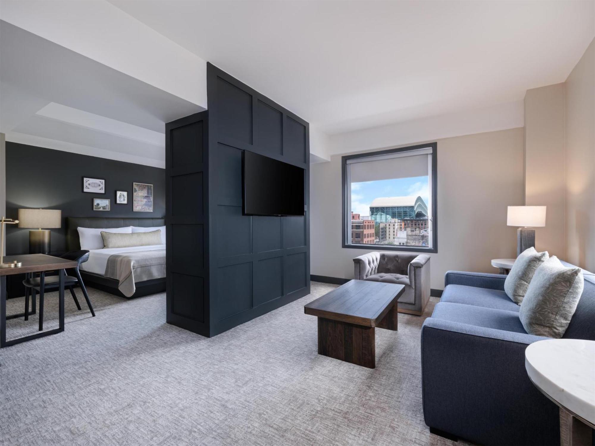 One-Bedroom Junior King Suite