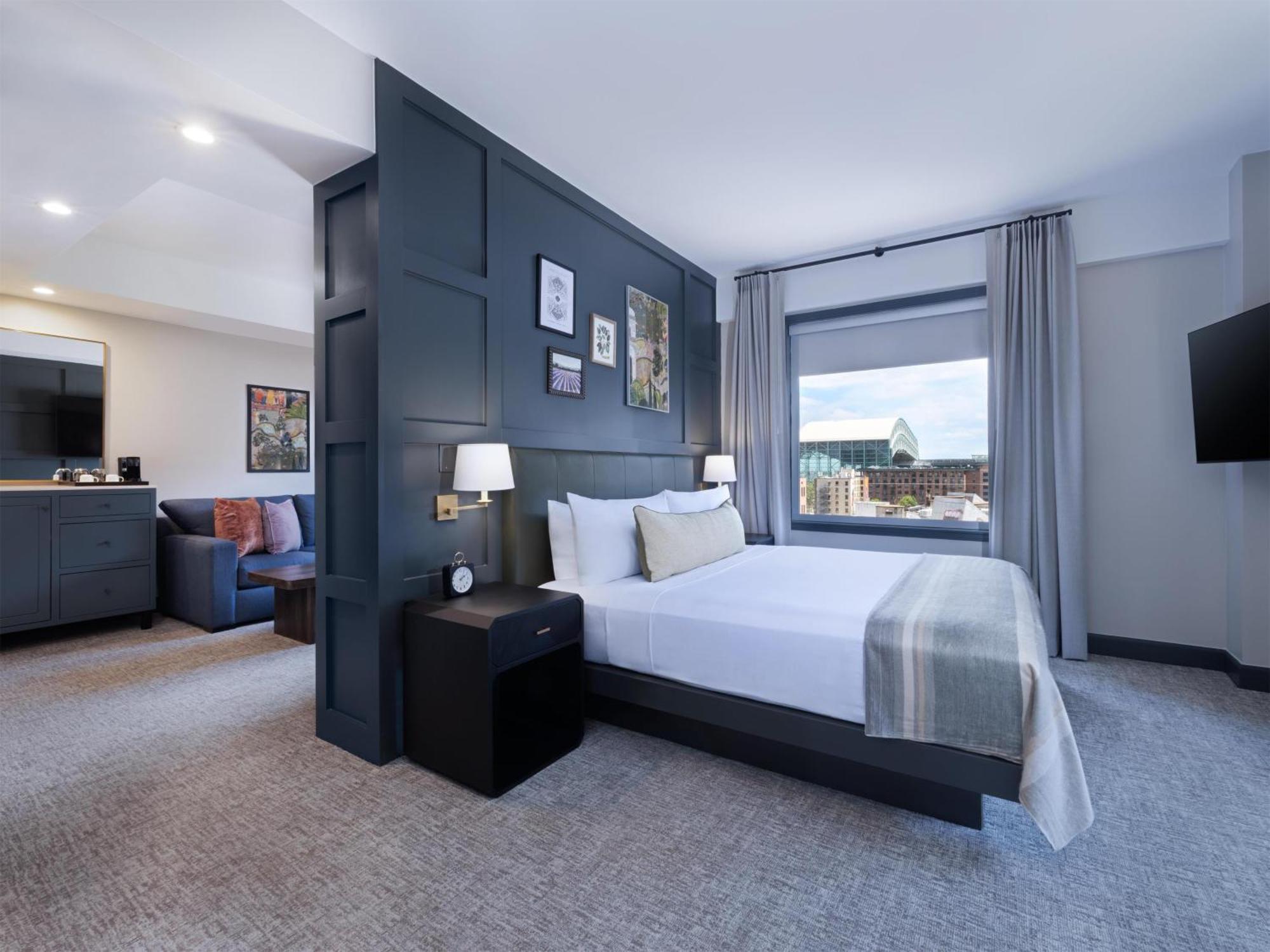 One-Bedroom Junior King Suite