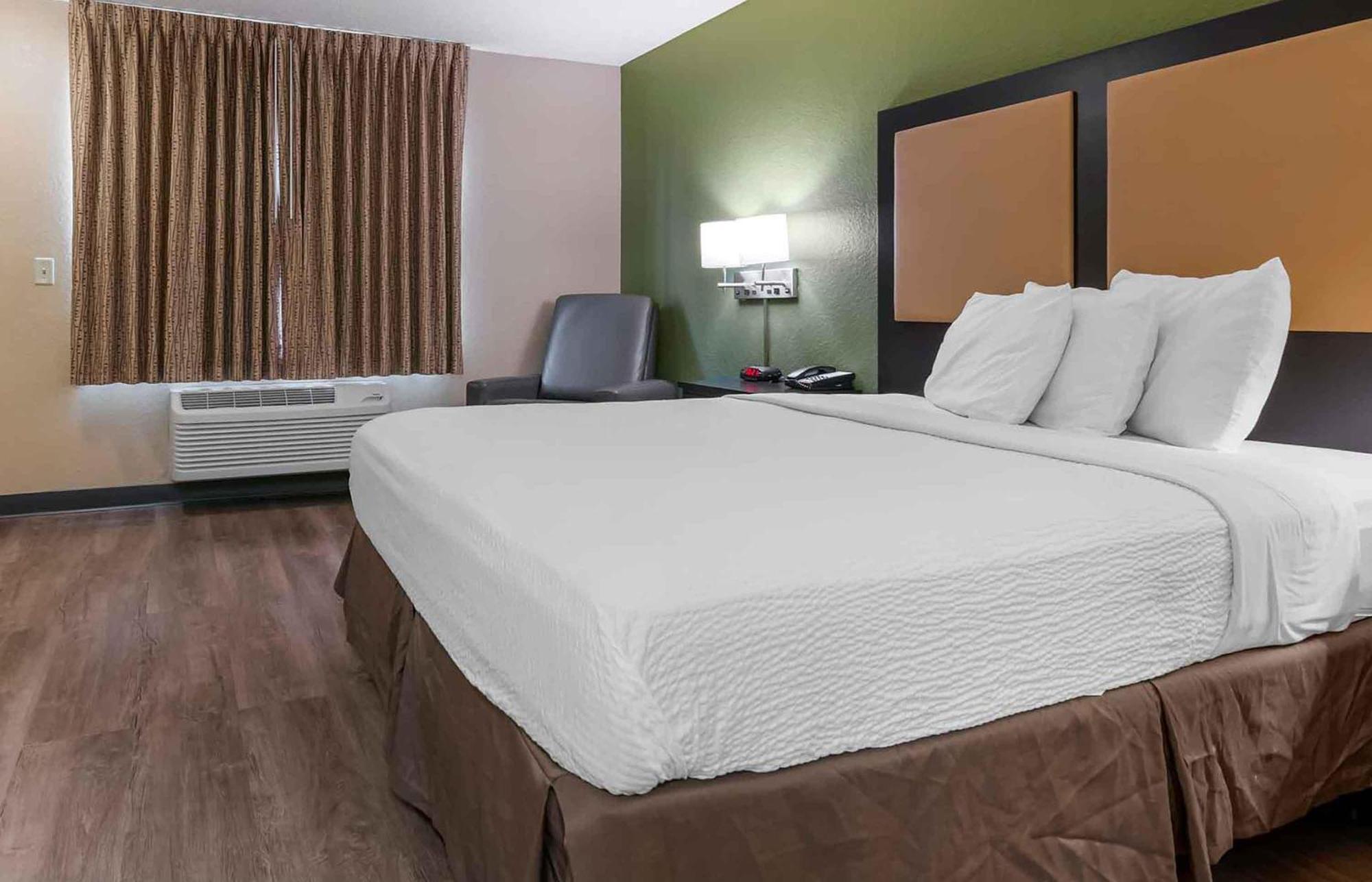Studio 1 King Bed Non-Smoking