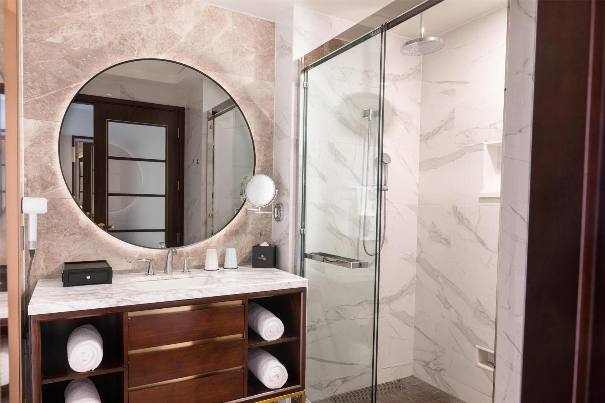 Cosmic Corner Deluxe One-Bedroom King Suite
