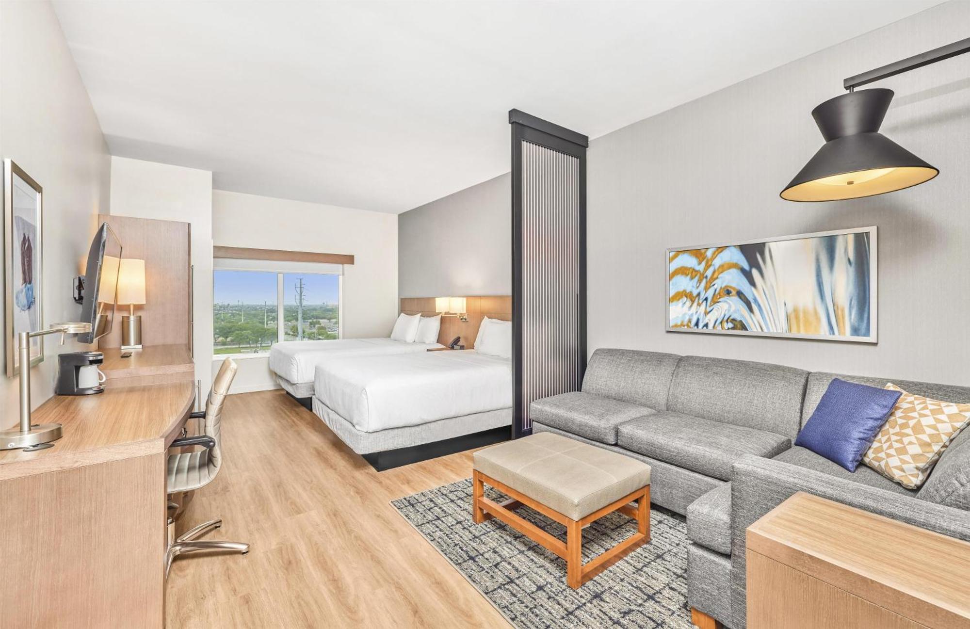 Queen Room with Two Queen Beds and Sofa Bed - High Floor,1708342427:JPEG