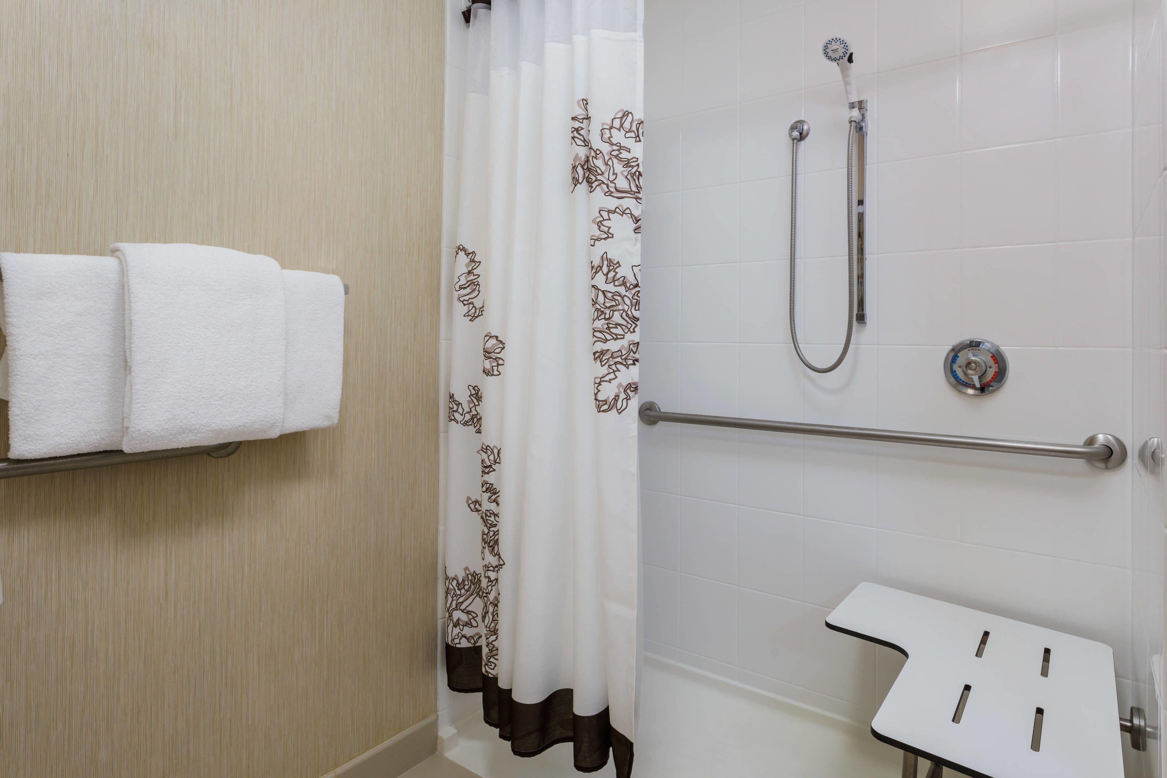 One-Bedroom Queen Suite