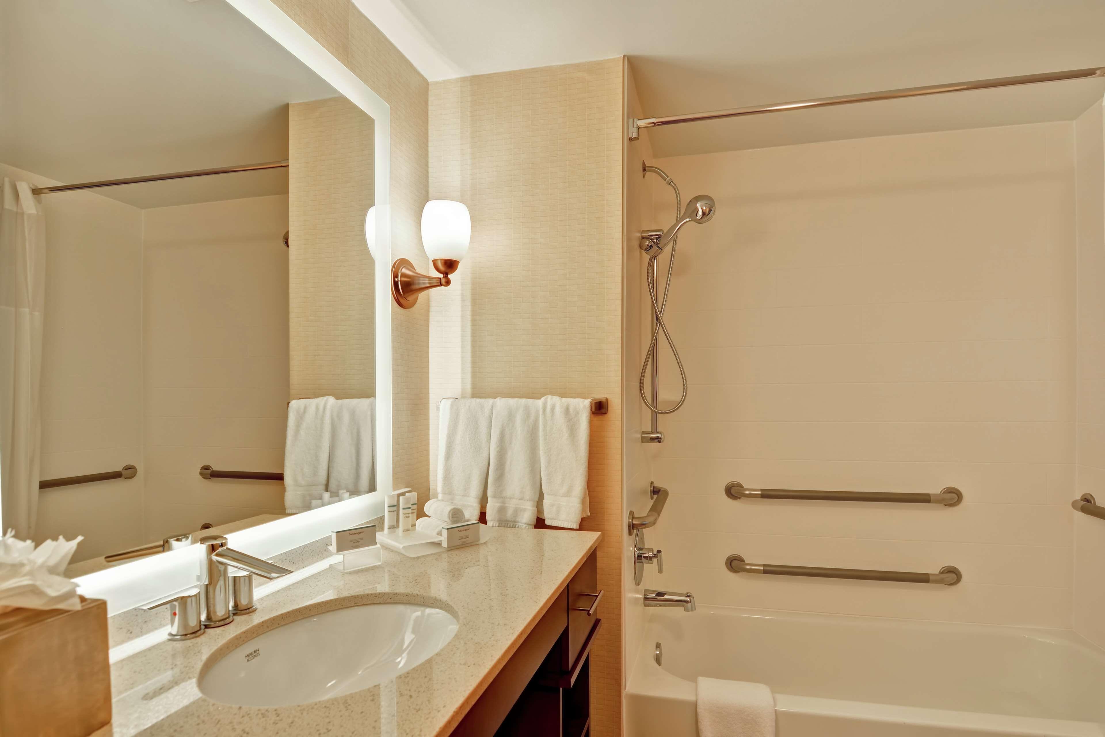 King Suite Tub Mobility Accessible
