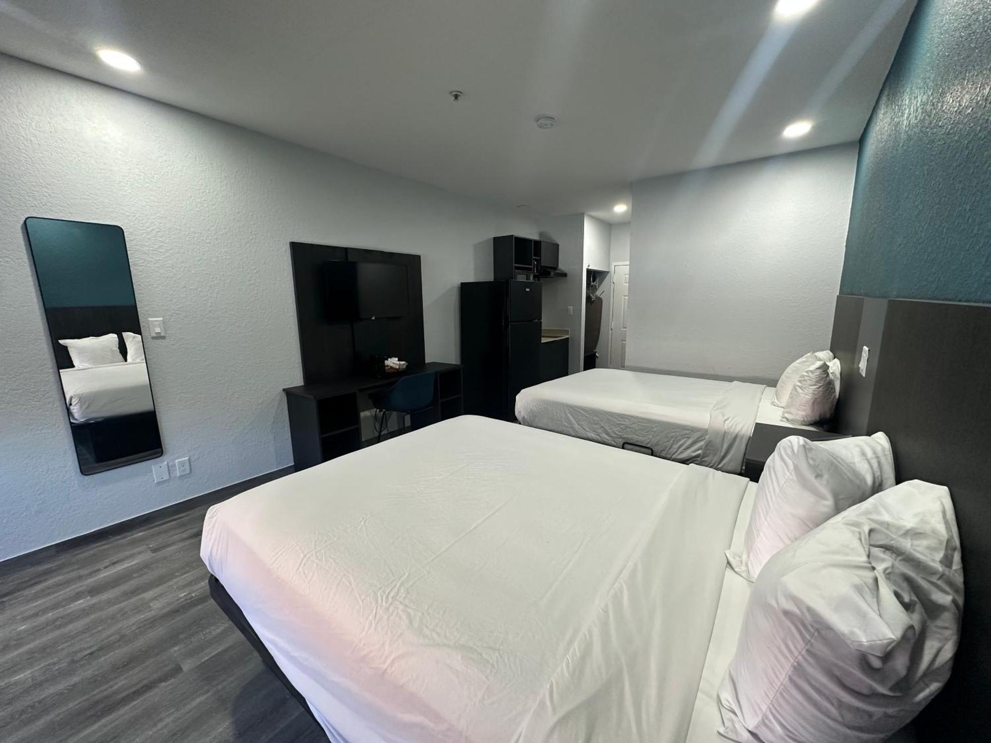 Queen Room Two Queen Beds Non-Smoking