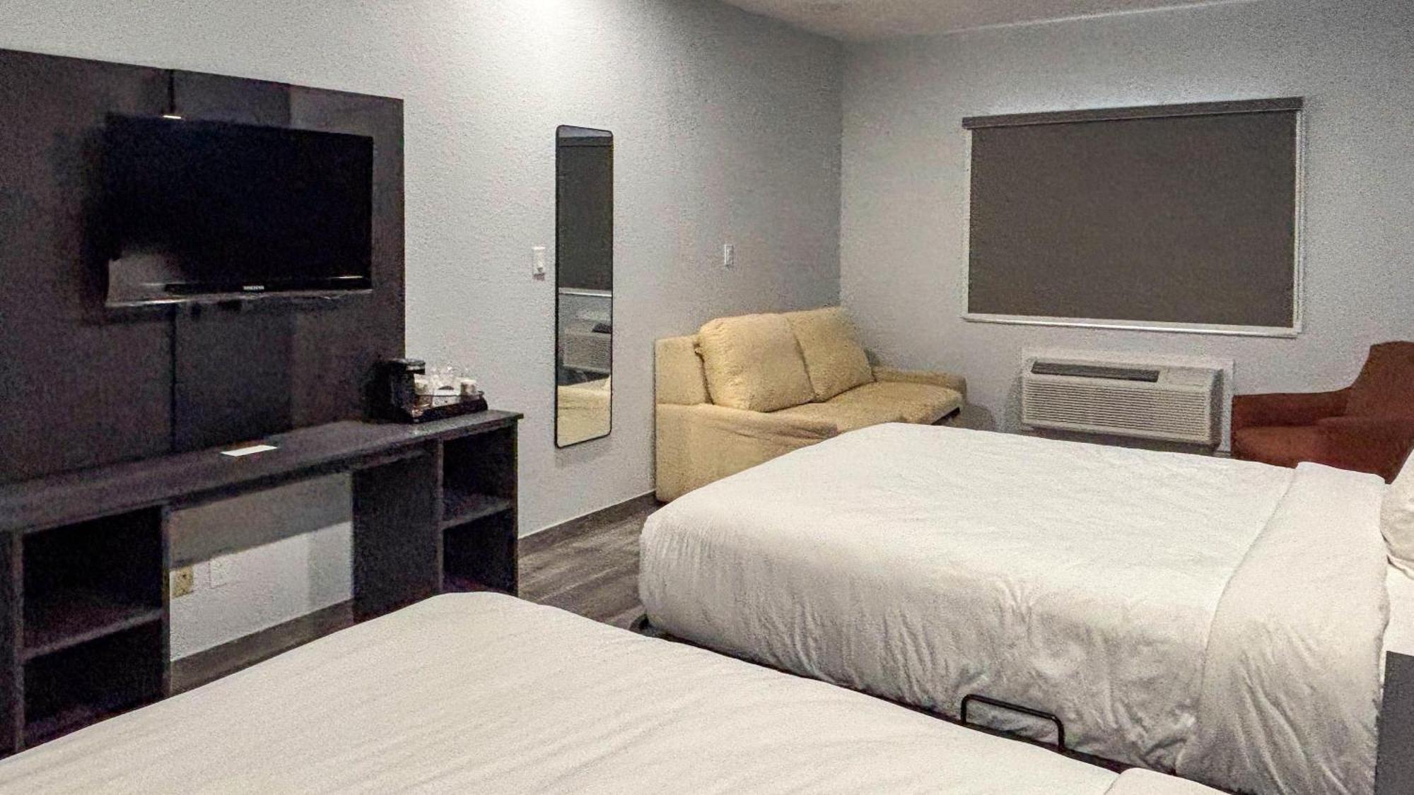 Queen Room Two Queen Beds Non-Smoking