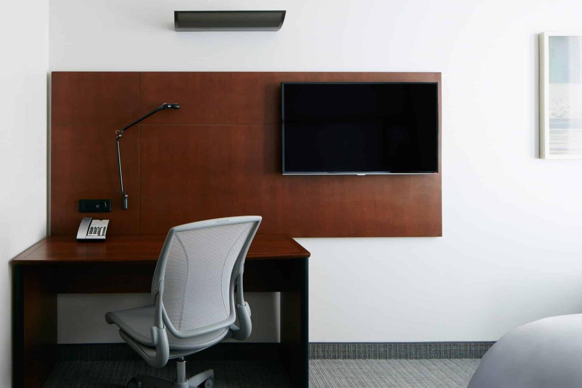 Mobility Accessible Standard Room,1275654475:JPEG