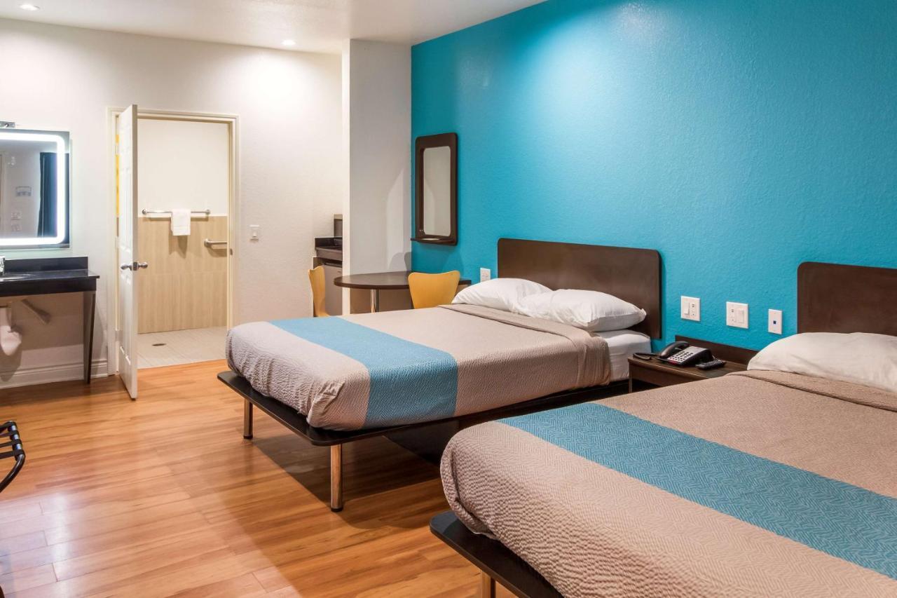 Queen Room with Two Queen Beds - Disability Access - Roll In Shower,727733509:JPEG