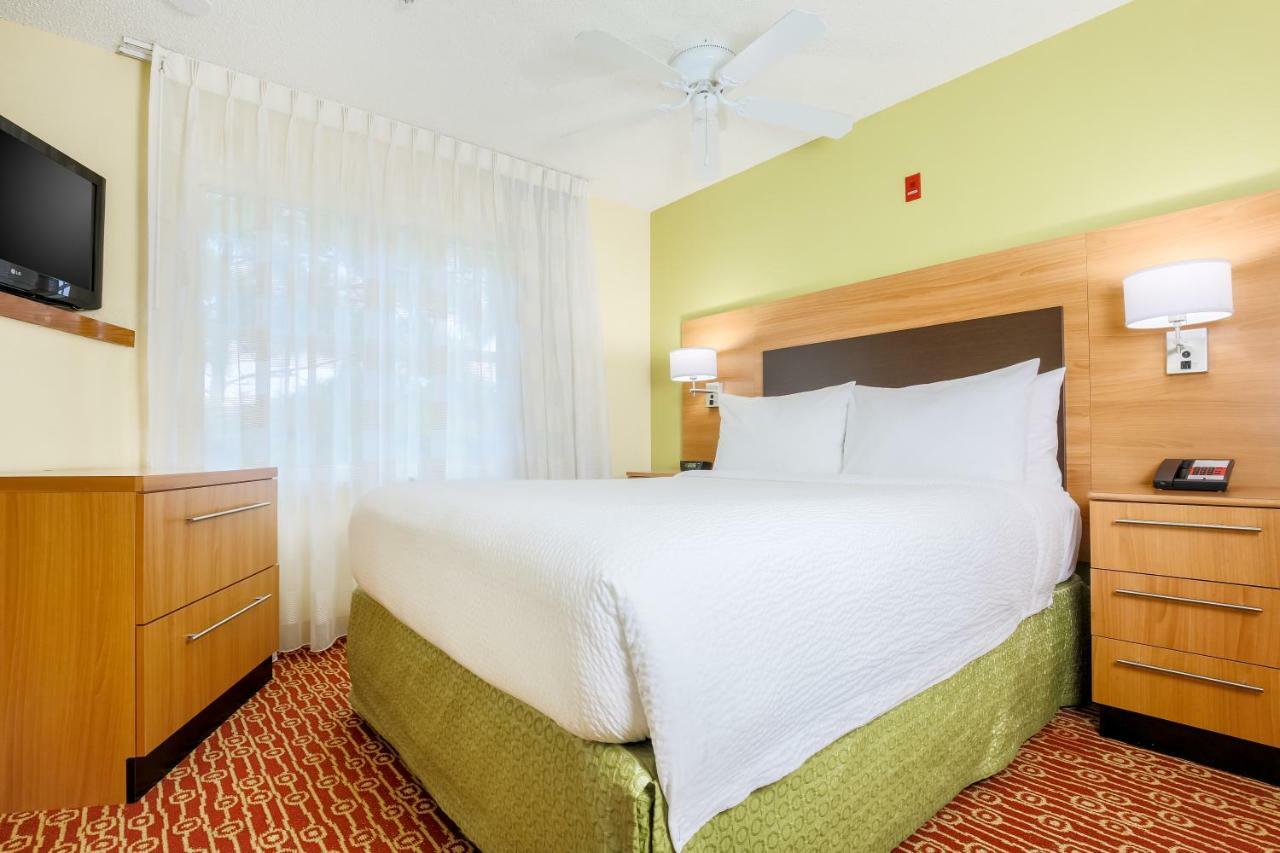 One Bedroom Queen Suite,1374739859:JPEG