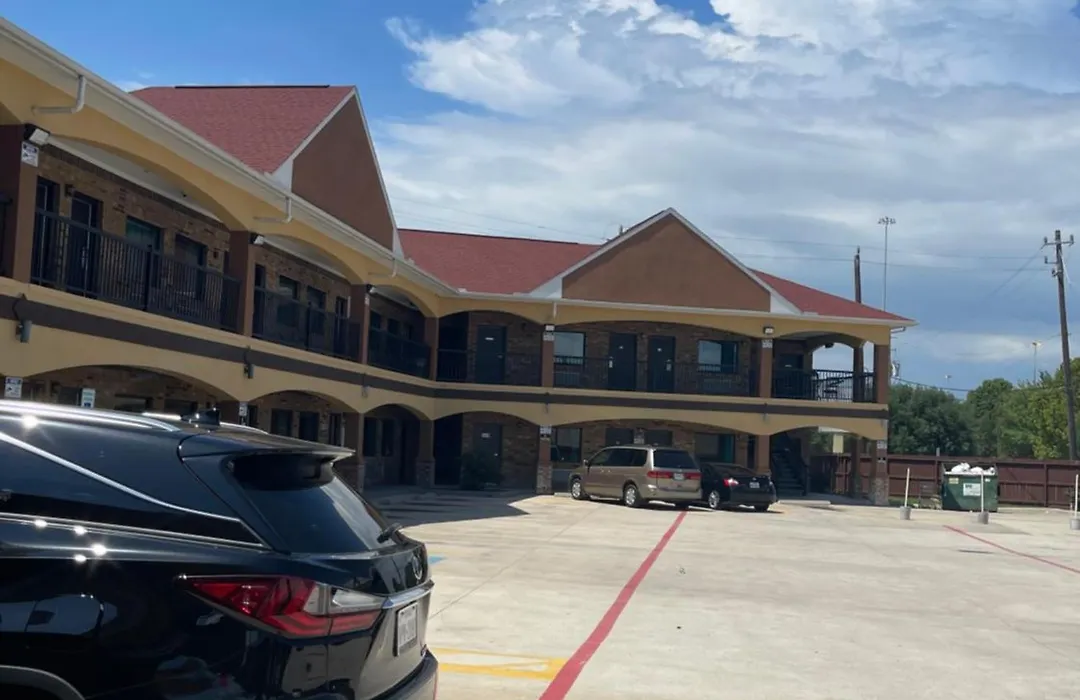 Regency Inn & Suites-1