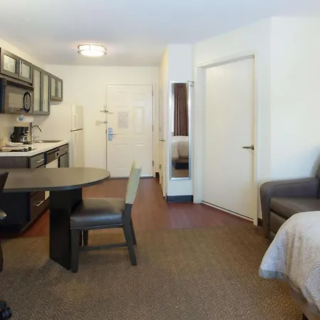 Candlewood Suites By The Galleria-2