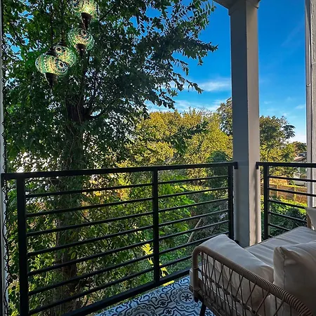 The Green Haus: Luxxe Cabana Rooftop Retreat-3