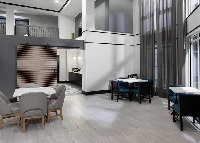 La Quinta Inn & Suites By Wyndham Houston Bush Iah South