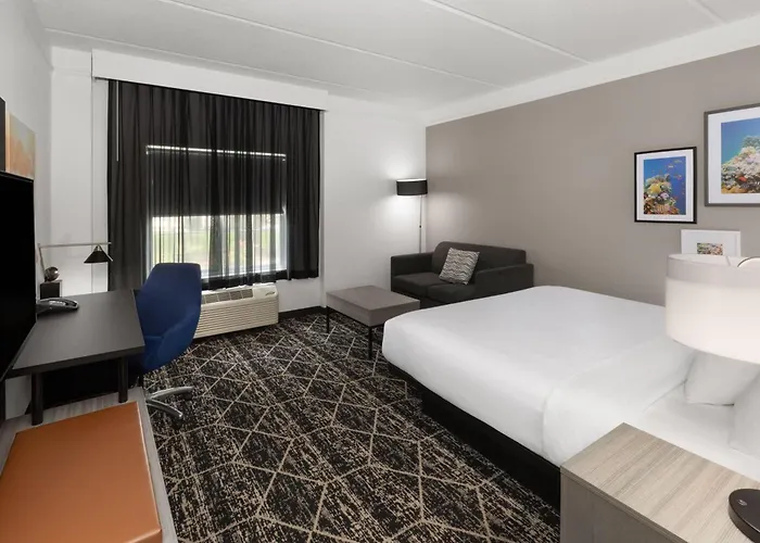 La Quinta Inn & Suites By Wyndham Houston Bush Iah South