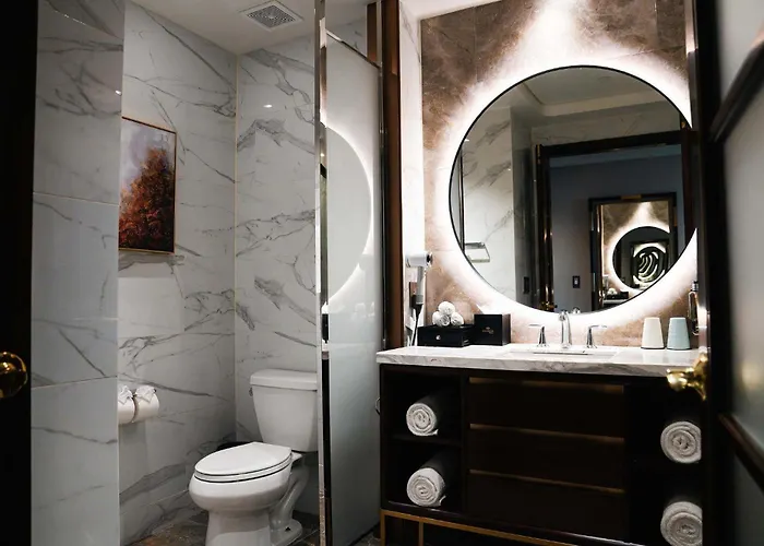Blossom Hotel Houston, Curio Collection By Hilton