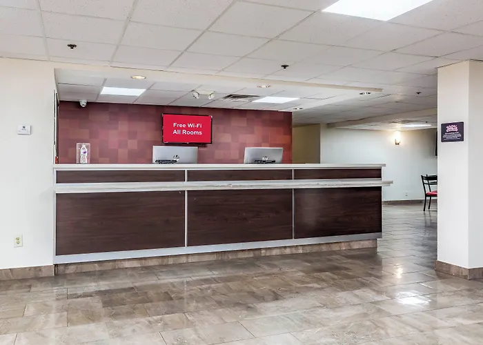 Red Roof Inn Plus & Suites Houston - Iah Airport Sw